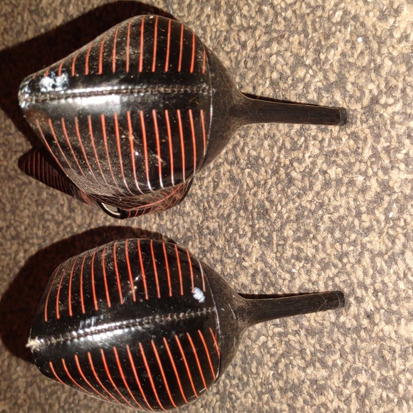 👠BCBGirls Pinstripe Pointed Toe Heel👠 - Picture 5 of 7